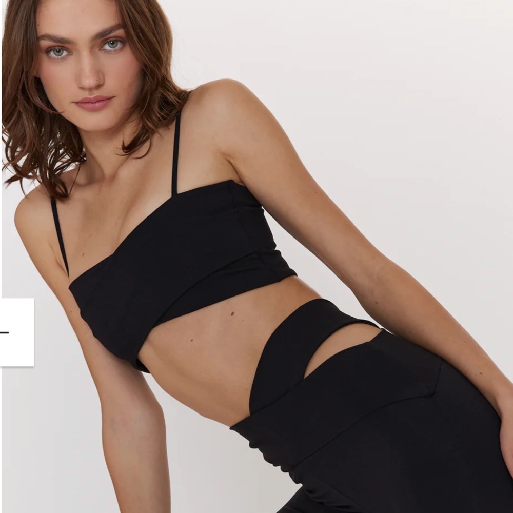 Live the process bra black
